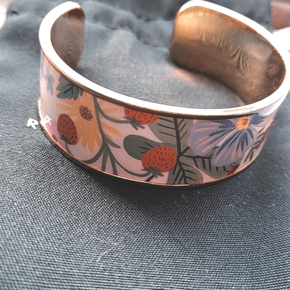 Floral bangle bracelet - Picture 2 of 3